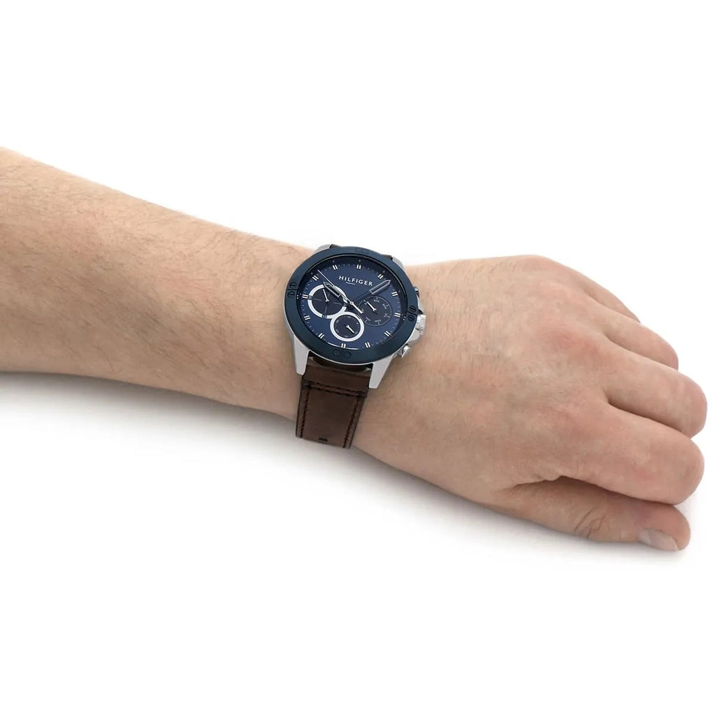 MONTRE TOMMY